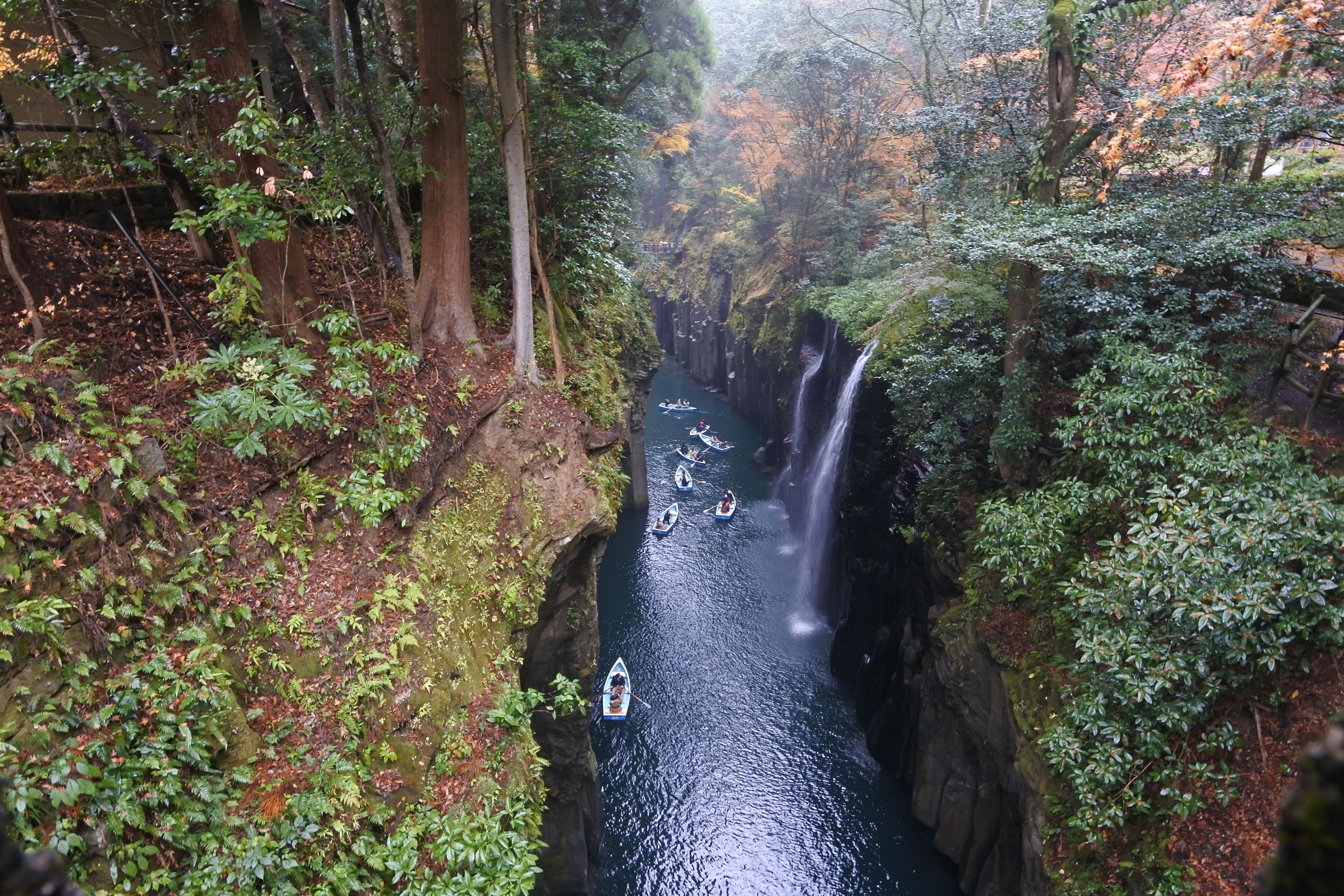高千穂峡に立ったとき、あの垂直な崖の正体がわかった